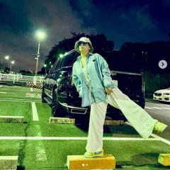 浜崎あゆみ、リラックスコーデを披露するも物議「加工も服装もダサい」
