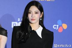 aespaニンニン、タイトミニワンピから美ボディ際立つ「スタイル良すぎ」「蛍光ピンク着こなせるのすごい」の声のイメージ画像