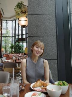 「シャッフルアイランド」ののこ、美脚際立つショーパンコーデ「脚長すぎ」「綺麗」と反響のイメージ画像