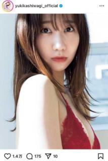 ”永遠のアイドル”柏木由紀、美谷間あらわな真っ赤なランジェリー姿披露のイメージ画像