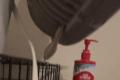 なぜそこに？部屋にあった扇風機の中に、ヘビが忍び込んでいた！【動画】