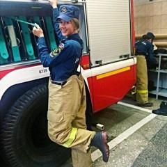 ﾛｼｱの女消防士があまりに｢美しすぎる｣と海外で話題に