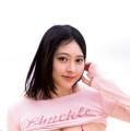 110cmのKカップボディーで他を圧倒…はち切れそうなビキニショット