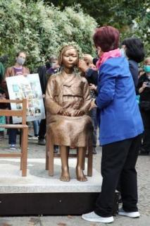 ベルリンに少女像設置 慰安婦問題で韓国系団体