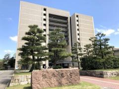 事故前に飲酒…午前2時前のコンビニ駐車場で、塀に当て逃げの福井県職員に戒告 「代行運転を呼んで帰宅したつもりだったが記憶が…」