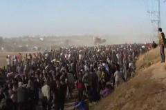 ガザ地区の配給センターでイスラエル兵が人々に向けて銃撃、20人が負傷
