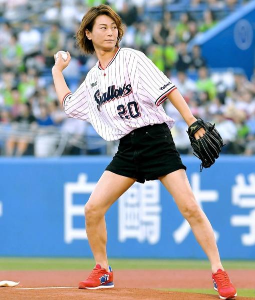 氷川きよしの始球式がオネエすぎると話題
