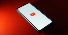 YouTube、未成年の「ASMR動画」が投稿NGのワケとは？