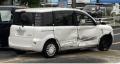 信号無視で車2台に衝突…車を乗り捨て..