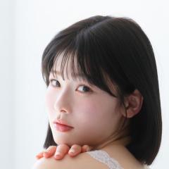 元AKB48浅井七海、美脚際立つショーパン姿からゴージャスなドレス姿まで…1st写真集『ナナミイロ』発売決定