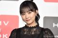 田中美久、ボディライン際立つぴったりトップス姿に熱視線「見入っちゃった」「猫ポーズ可愛い」