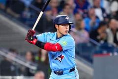 ブルージェイズ・岡本和真が球団新人最多に並ぶ24号ソロ 途中出場からの初打席で126メートル豪快弾のイメージ画像