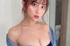 竹内星菜、妖艶ドレッシーな美ボディ