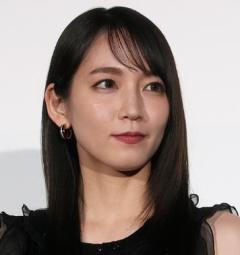 【ランキング】一緒に《花火を見たい》芸能人！ 男性3位： 吉岡里帆、 女性2位： 佐藤健… 気になる1位は