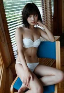 池上紗理依、完璧スタイルの水着で男性ファン急増