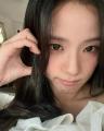 BLACKPINK・ジス、まるで天使。ほっぺを..