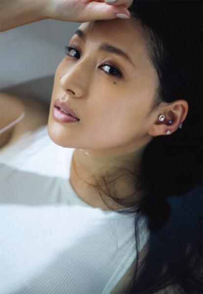 【訃報】女優･芦名星さん自殺 グラビア本格挑戦した週プレ発売日に訃報 昨年は小泉孝太郎との熱愛報道