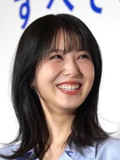 浜辺美波「私も必死に今守り抜いている」新CMで明かしたうるすべ素肌の秘訣のイメージ画像