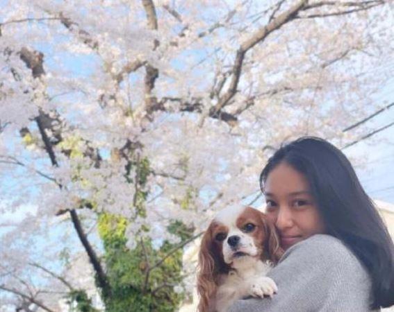 武井咲、愛犬との2ショットにネット魅了「超絶可愛い」「ナチュラルで美しい」