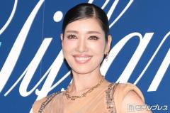 アンミカ、米国人夫と京都満月デート 神秘的な夫婦ショットに反響「いつまでもラブラブで最高」「美男美女で絵になる」