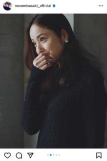 ”上目づかいにやられちゃう”佐々木希、美を更に引き立たせるBLACKワンピコーデ披露