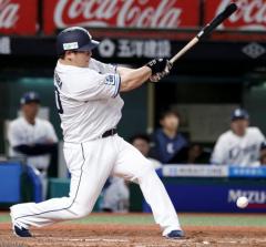 西武・中村剛也「普通に嬉しかった」とサヨナラ打！西口監督「決めてくれという思いで送り出しました」のイメージ画像