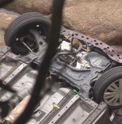津波警報の発表を受けて車を退避か 車が道路脇の崖下に転落 運転していた女性死亡 三重