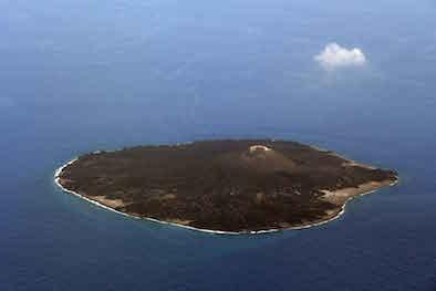 西之島「新たな噴火 可能性なし」予知連 警報を解除