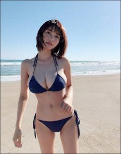 ビキニはち切れそう 岸明日香 Gカップ乳がこぼれる水着姿 芸能ニュース掲示板 爆サイ Com関東版