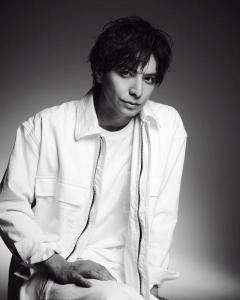 生田斗真「広瀬すずじゃん」女装ビジュアルが話題