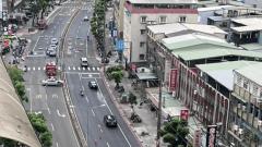 台湾の小学校前で車が突入子ども含む12人負傷3人死亡、「また高齢運転」に怒りの声