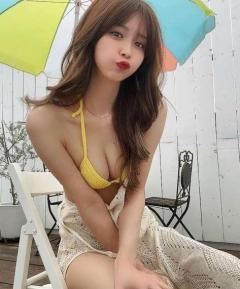 三島奈々、黄色の三角ビキニでキュートなキス顔を披露｢めっちゃセクシー｣｢色っぽく綺麗｣のイメージ画像