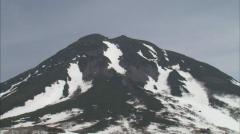 北海道羅臼岳でヒグマに襲われた20代男性　登山道の脇道へ引きずりこまれたか　付近では人とヒグマが至近距離で遭遇する事案相次ぐ