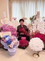 美川憲一、花に囲まれた79歳BDショット..