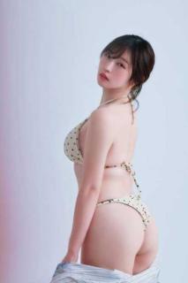 花雨、ドット柄ビキニで放つバックショットにファン釘付け「スタイル抜群」「綺麗すぎる」のイメージ画像