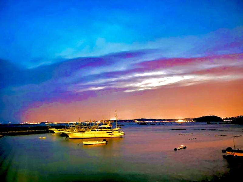夕焼けと海のイメージ画像