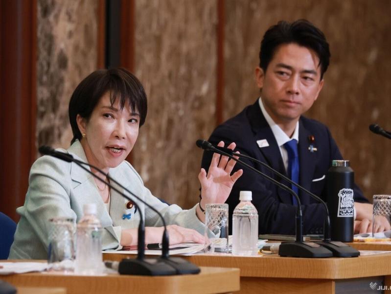 自民党大会で自衛官が国歌斉唱 高市首相「知らなかった」小泉防衛相「私人として」に「隊員がかわいそう」