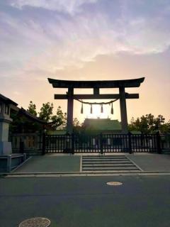 夕暮れ時の生國魂神社のイメージ画像