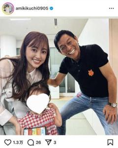 1児の母である菊地亜美が“思い出の一枚”と明石家さんまと娘とのスリーショットを公開