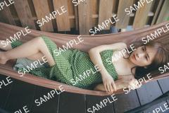 秋元真夏、コテージ＆温泉宿で素の表情 初フォトブック「淡淡」封入特典絵柄解禁