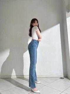 小嶋陽菜、白T×デニムのシンプルコーデ披露「セクシー峰不二子」「完璧な可愛さー！！」