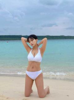 田中美久、鍛え上げられた美腹筋に「すごい！！」と大絶賛 白のビキニ姿で美ボディ披露のイメージ画像