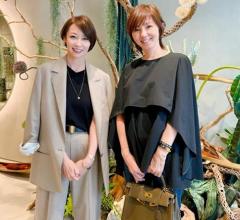 渡辺満里奈と“おしゃれ番長”辺見えみりの笑顔ショット、「美人すぎて眩しい」の声のイメージ画像