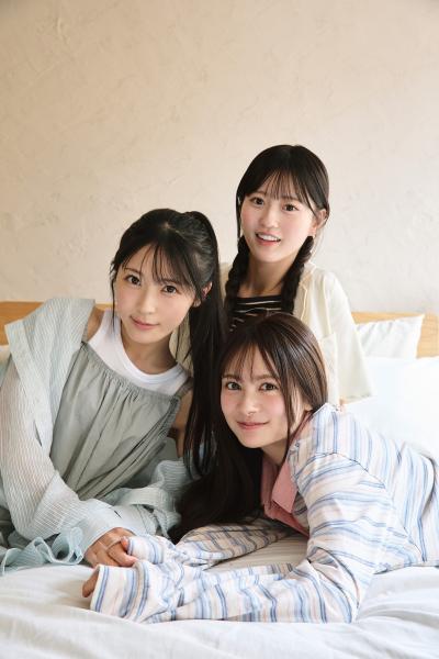 AKB48 新世代のビジュ強トリオ初表紙！ 「激バズ3姉妹」インタビュー｜佐藤綺星×八木愛月×伊藤百花が担う「可愛さの限界突破」
