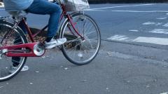自転車の青切符導入10日経過、意外と知られていない並走禁止 都内では初日に16人指導、岩手では青切符2件のイメージ画像