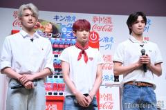 &TEAM「コカ・コーラ」取材会に全員で登壇 “胸キュン”チャレンジ3本勝負