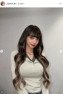 広島カープ小園海斗選手の妻・渡辺リサ、美ボディぴったりユニフォームからウエストチラリ「着こなしが神」「ドキッとした」の声のイメージ画像