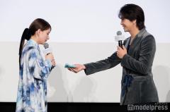 芳根京子、キンプリ高橋海人からのハンカチ断る 高橋「さすがにしまうの恥ずい」【君の顔では泣けない】