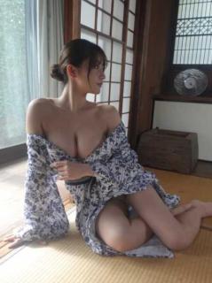 花咲楓香、畳の上で魅せたはだけた浴衣姿が美しすぎる…！Hカップの美谷間と和の情緒が融合した“1枚”にファン悶絶のイメージ画像