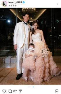 板野友美、披露宴のお色直しドレスは娘とお揃い！可愛すぎると話題の３歳娘の顔出しショットも公開「親子揃ってかわいい」